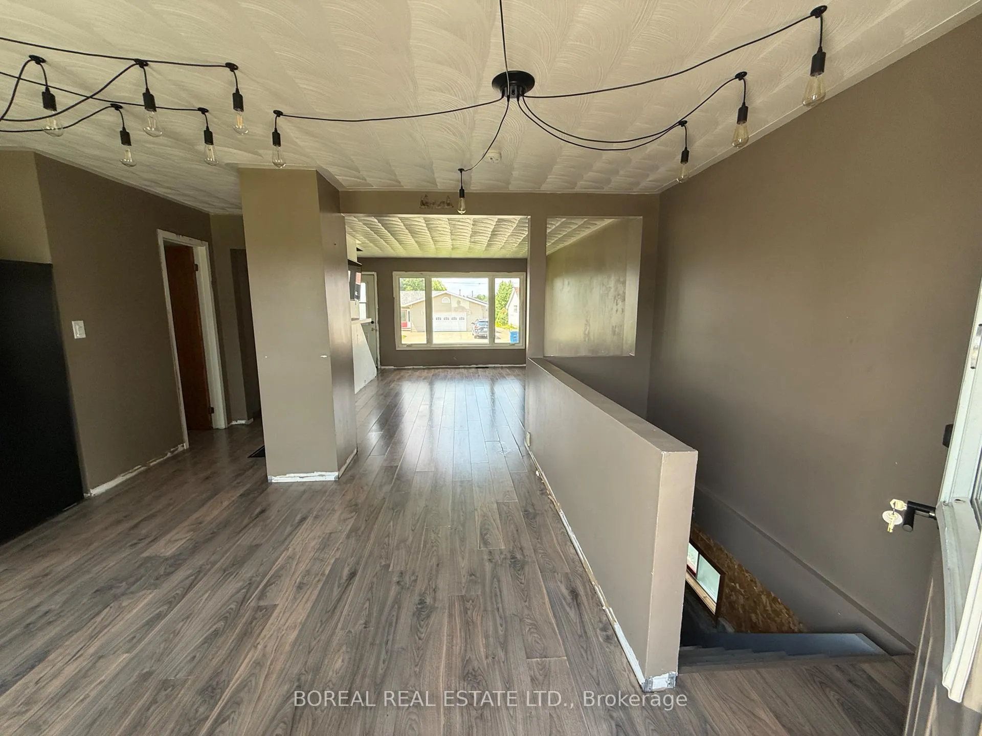 Photo 4 of 340 Second Avenue, Cochrane — HOMEH