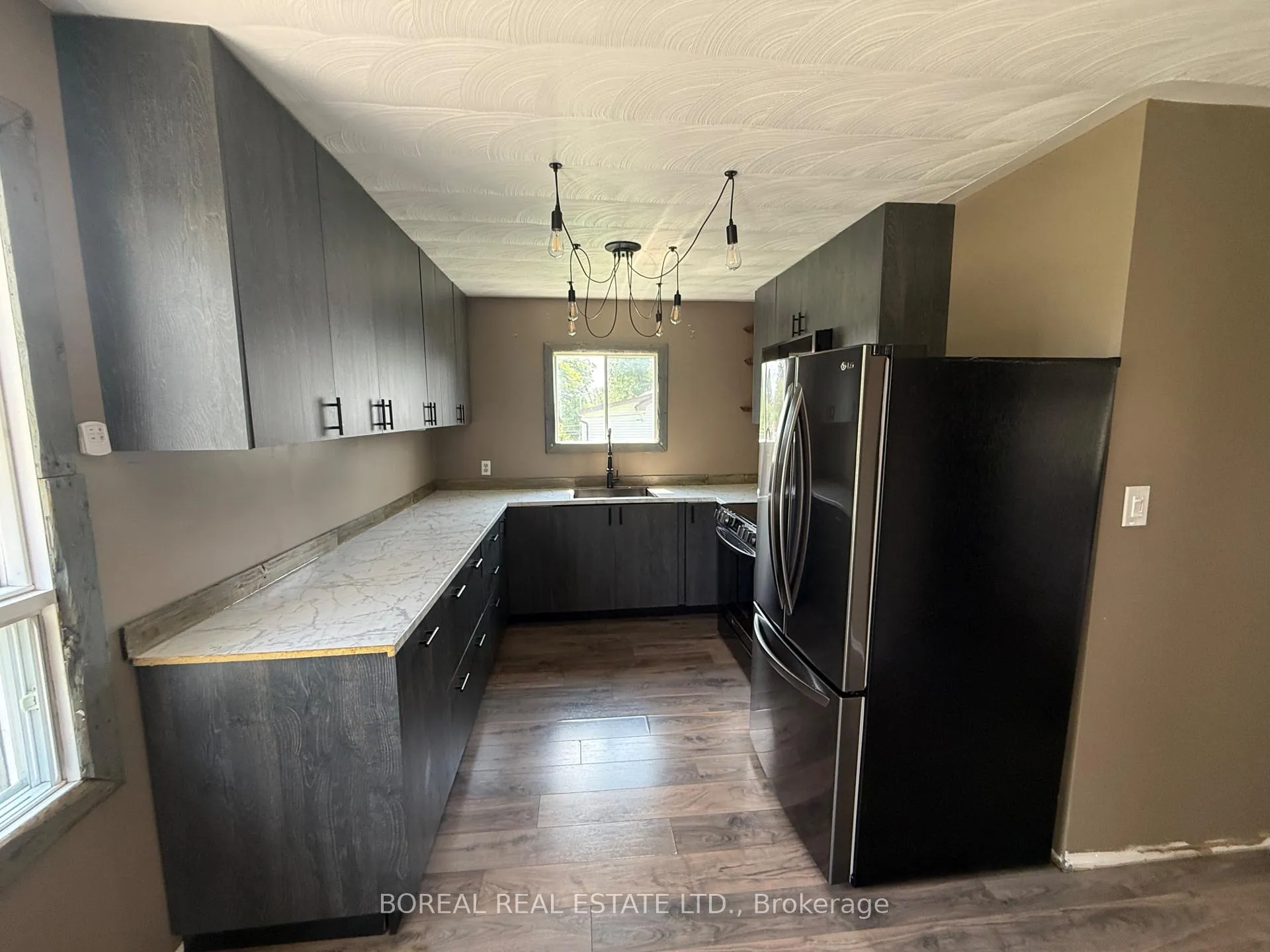 Photo 6 of 340 Second Avenue, Cochrane — HOMEH