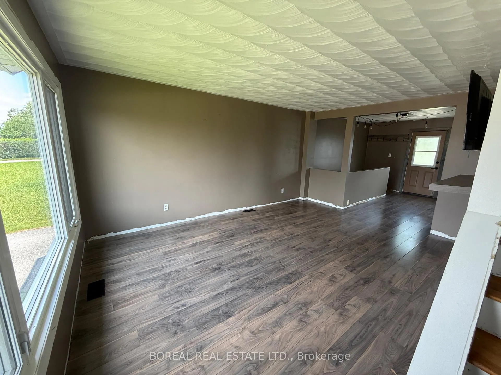 Photo 9 of 340 Second Avenue, Cochrane — HOMEH