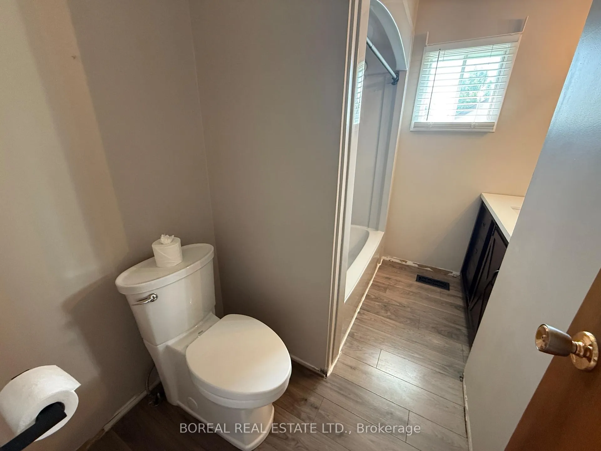 Photo 10 of 340 Second Avenue, Cochrane — HOMEH