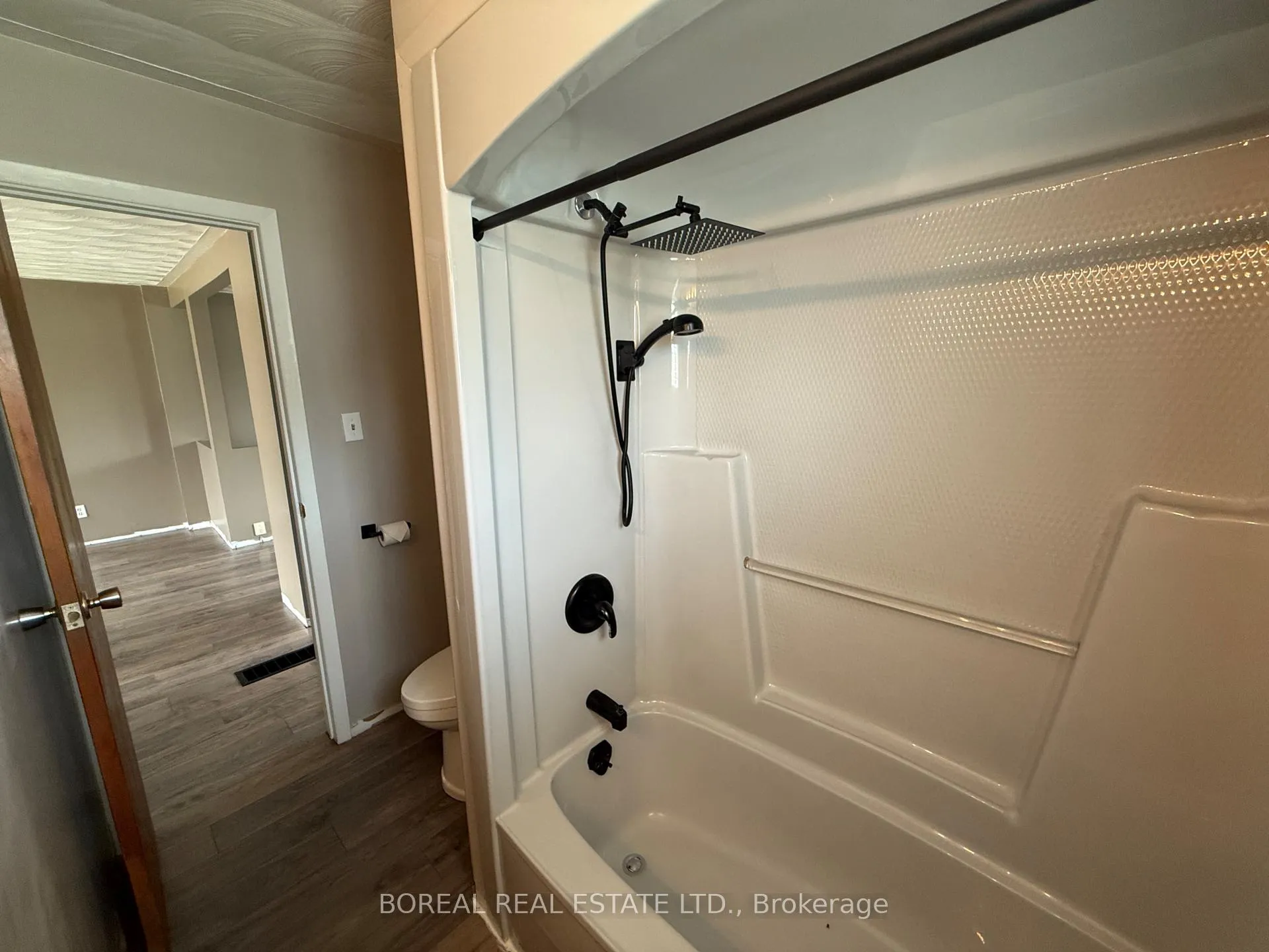 Photo 11 of 340 Second Avenue, Cochrane — HOMEH