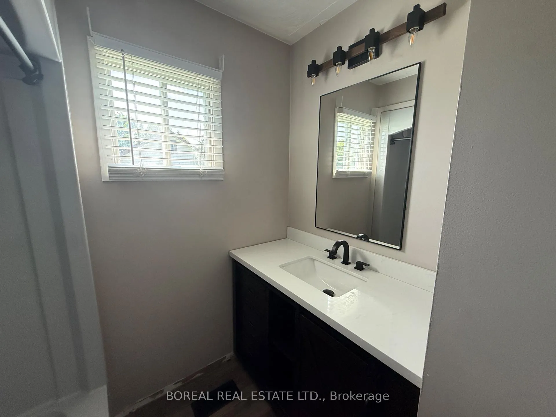 Photo 12 of 340 Second Avenue, Cochrane — HOMEH