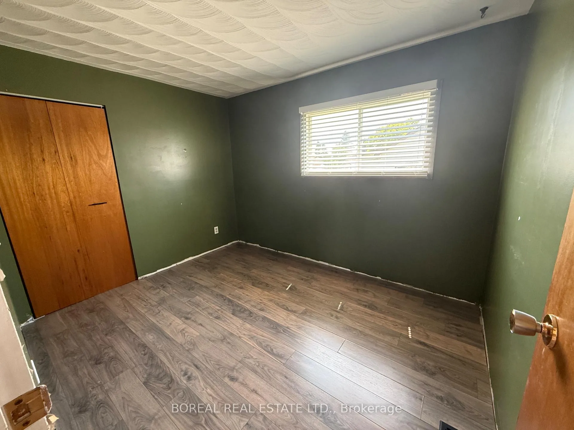 Photo 14 of 340 Second Avenue, Cochrane — HOMEH