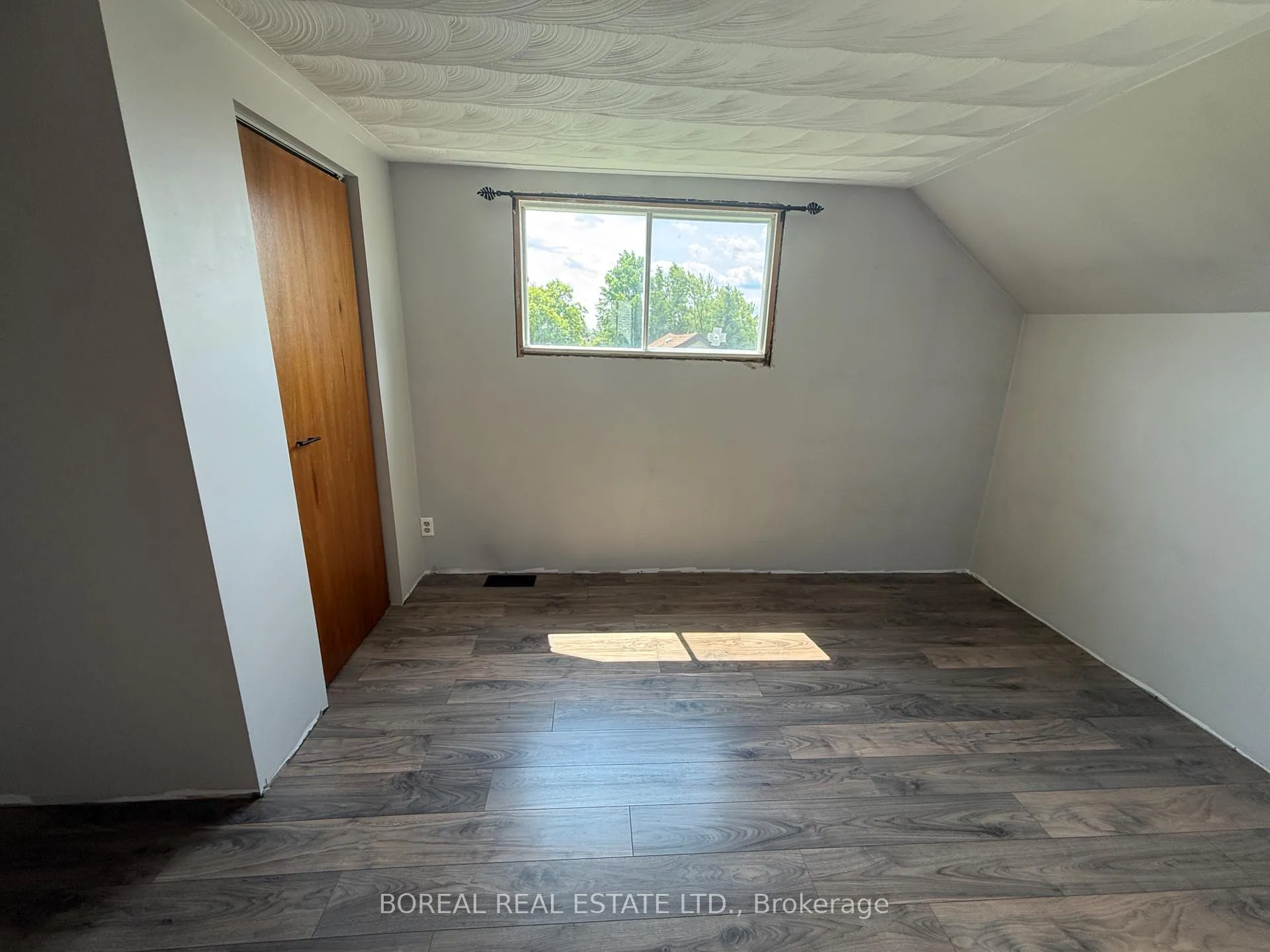 Photo 16 of 340 Second Avenue, Cochrane — HOMEH