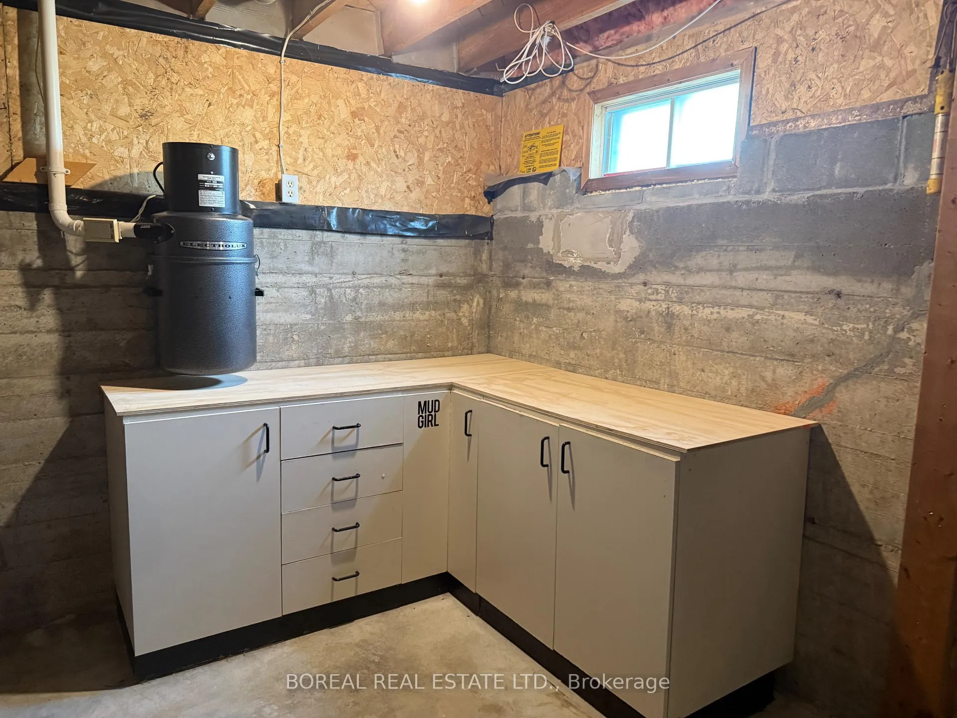 Photo 23 of 340 Second Avenue, Cochrane — HOMEH
