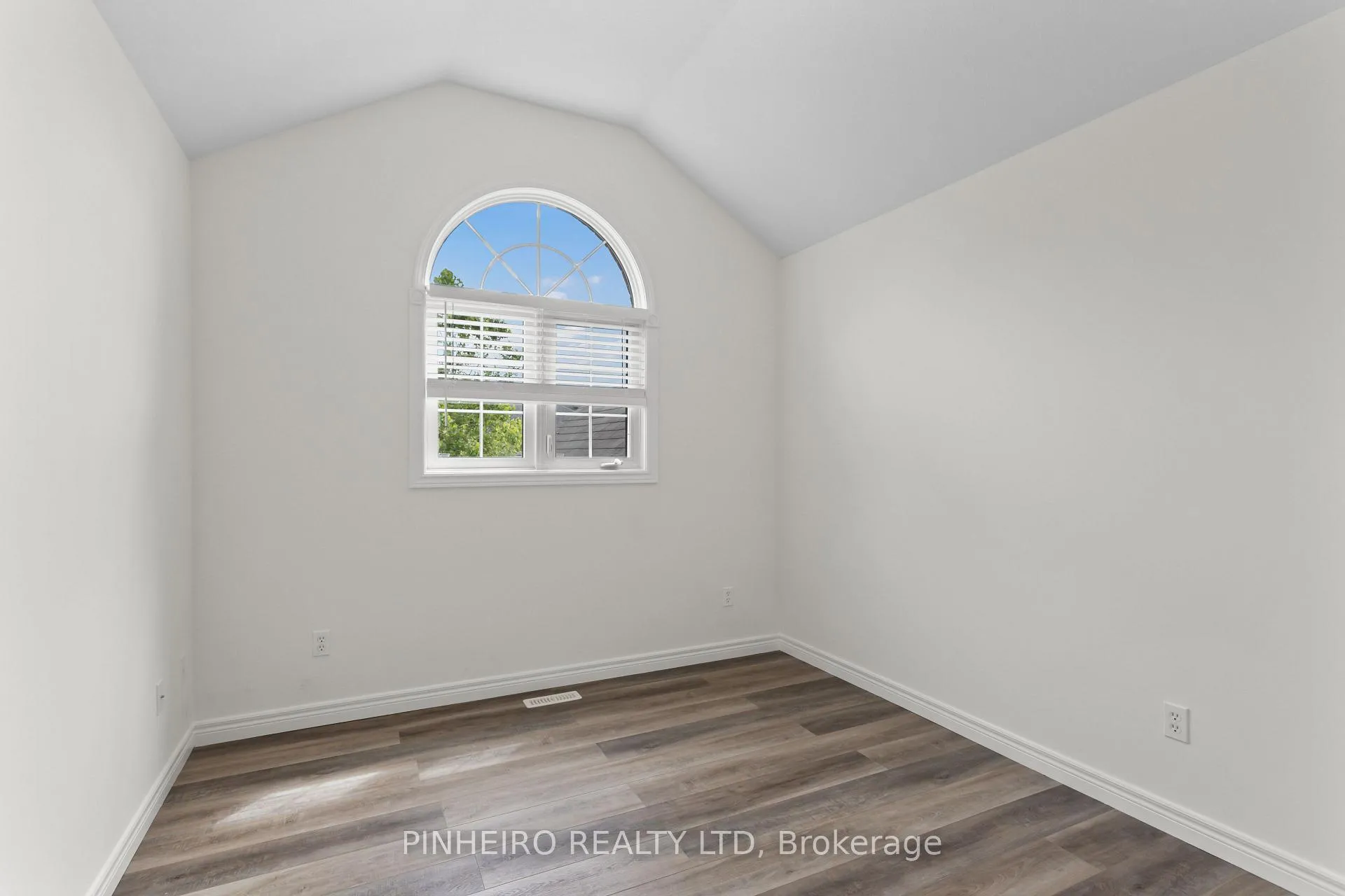 Photo 11 of 454 Cottontail Crescent, London, North B — HOMEH