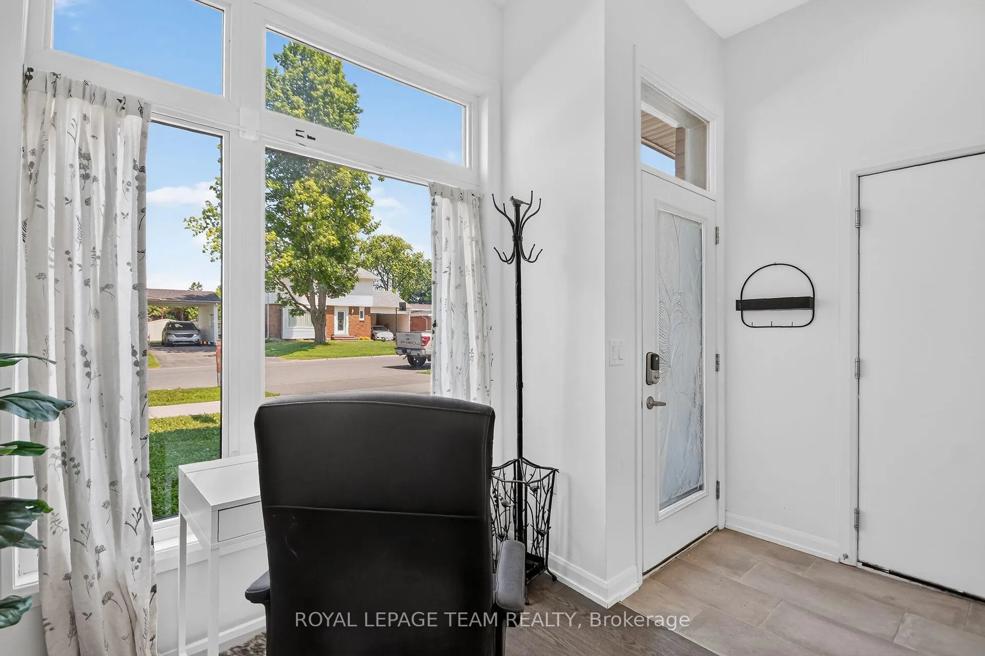Photo 4 of 2706 Draper Avenue, Ottawa, Redwood Park — HOMEH
