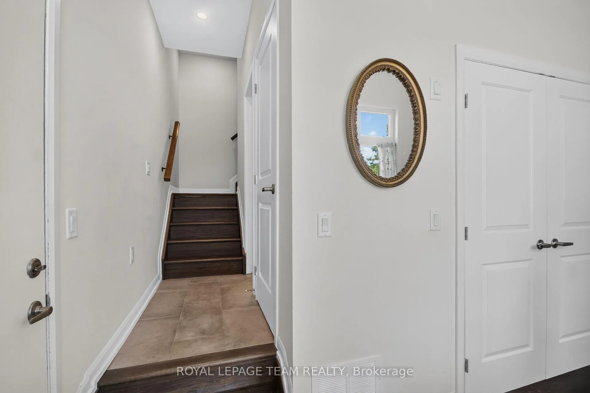 Photo 5 of 2706 Draper Avenue, Ottawa, Redwood Park — HOMEH