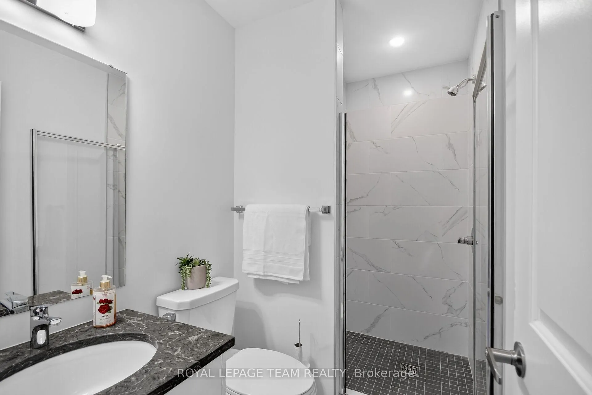 Photo 6 of 2706 Draper Avenue, Ottawa, Redwood Park — HOMEH