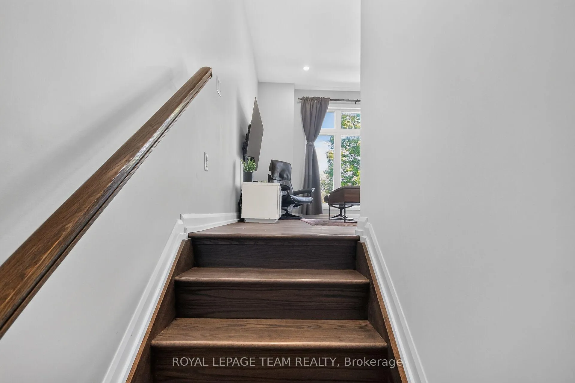 Photo 8 of 2706 Draper Avenue, Ottawa, Redwood Park — HOMEH