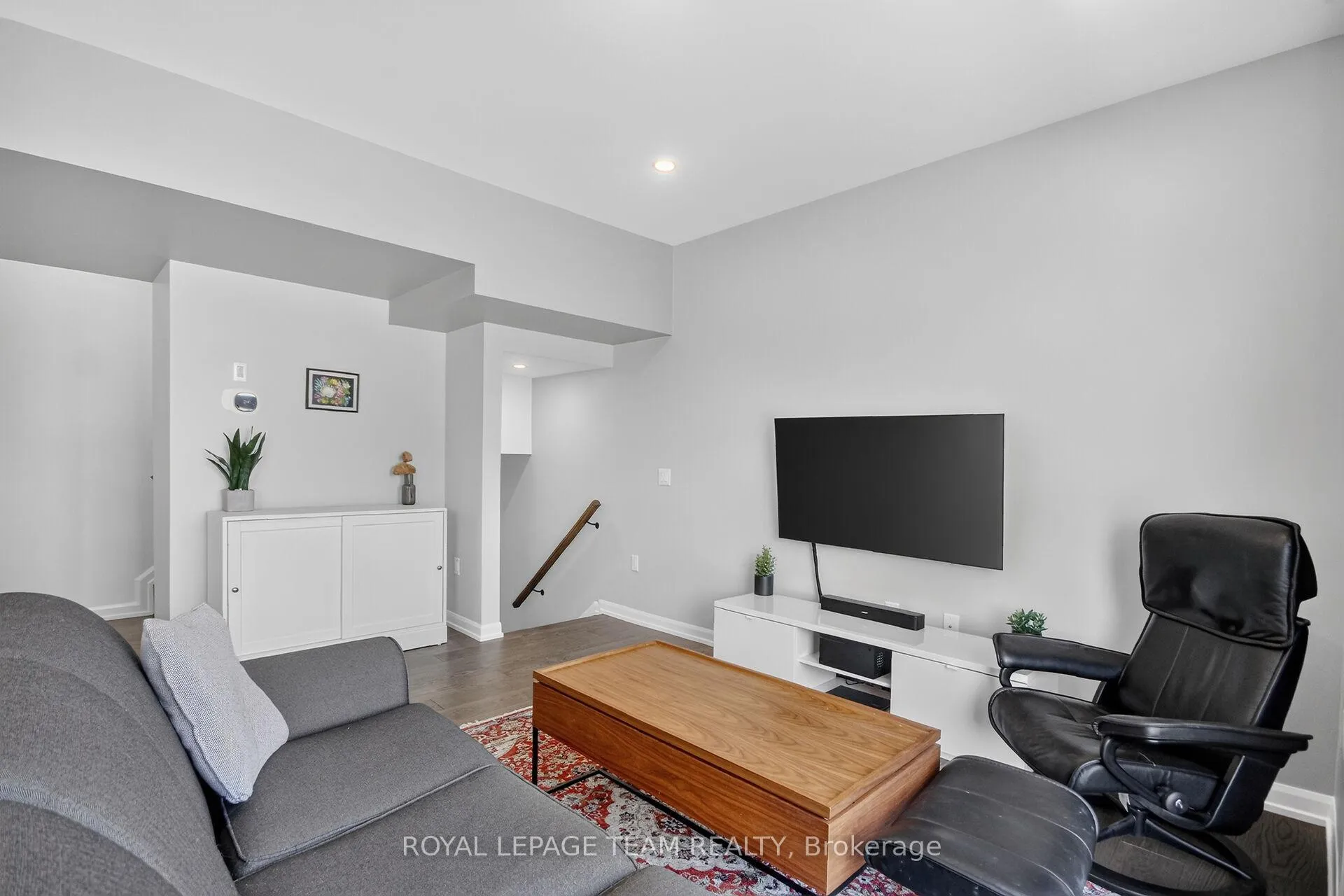 Photo 12 of 2706 Draper Avenue, Ottawa, Redwood Park — HOMEH