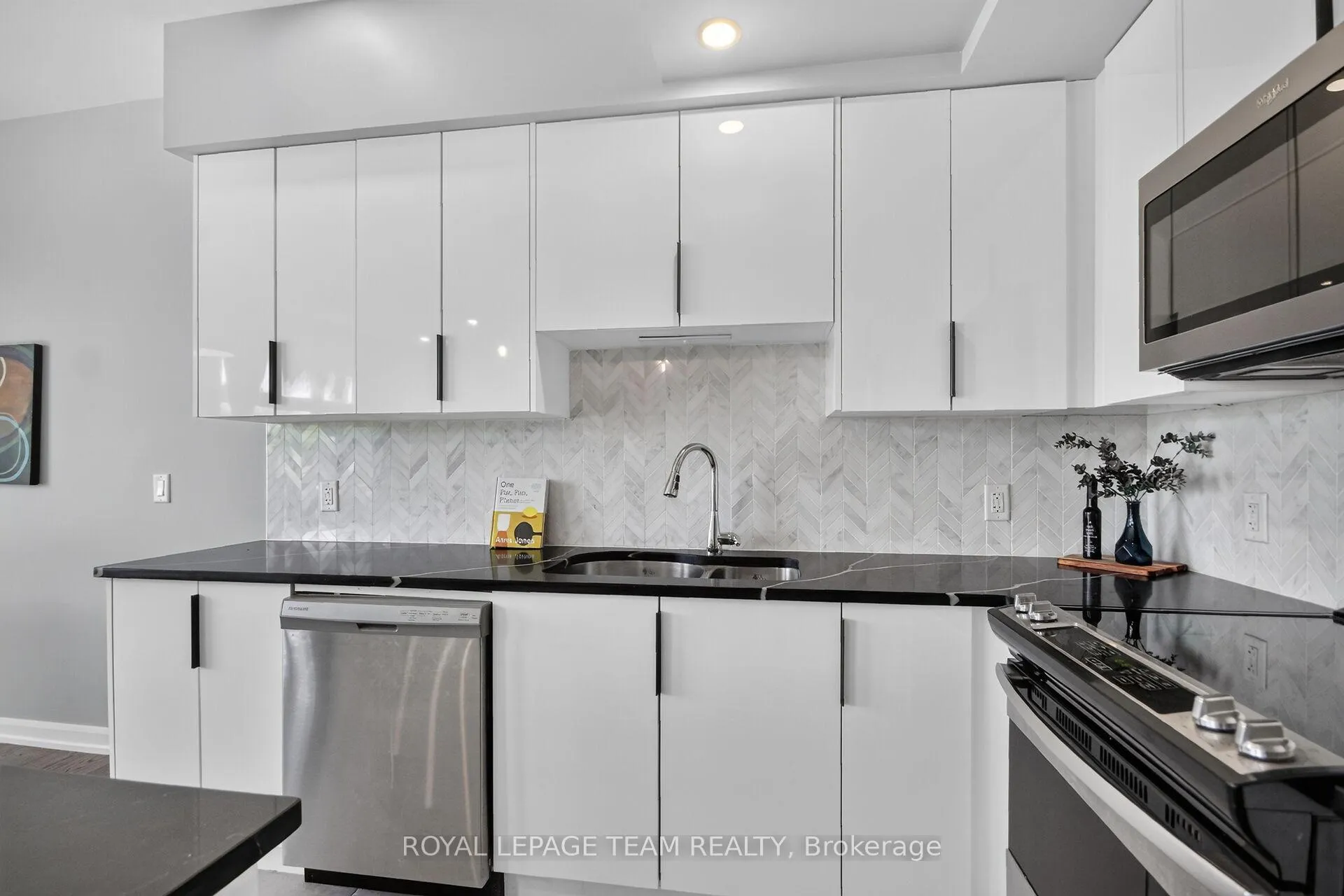 Photo 16 of 2706 Draper Avenue, Ottawa, Redwood Park — HOMEH