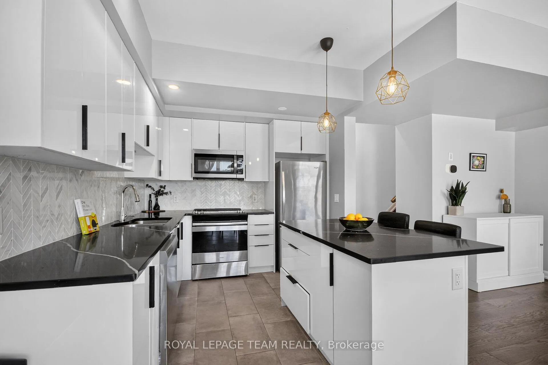 Photo 18 of 2706 Draper Avenue, Ottawa, Redwood Park — HOMEH