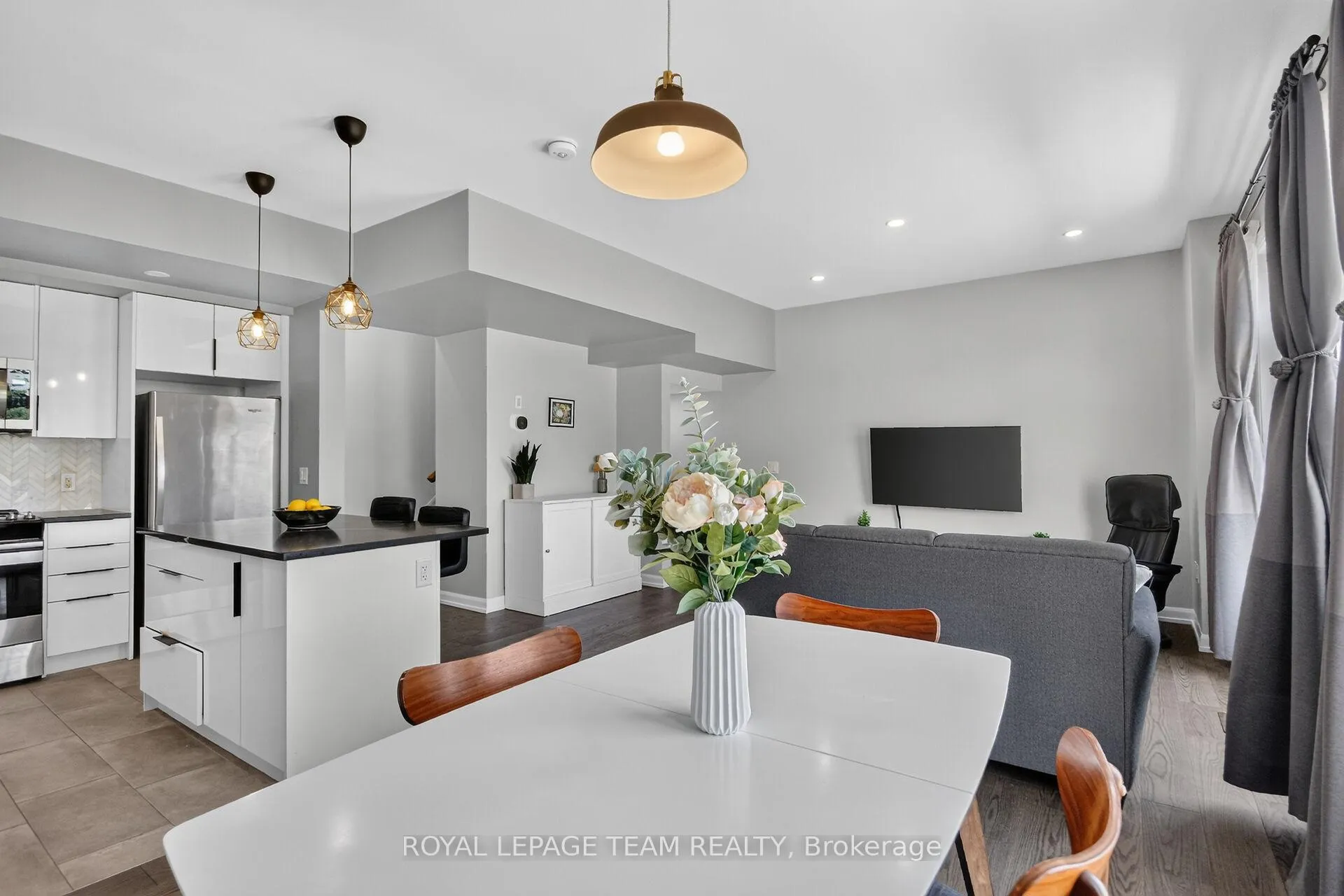 Photo 23 of 2706 Draper Avenue, Ottawa, Redwood Park — HOMEH