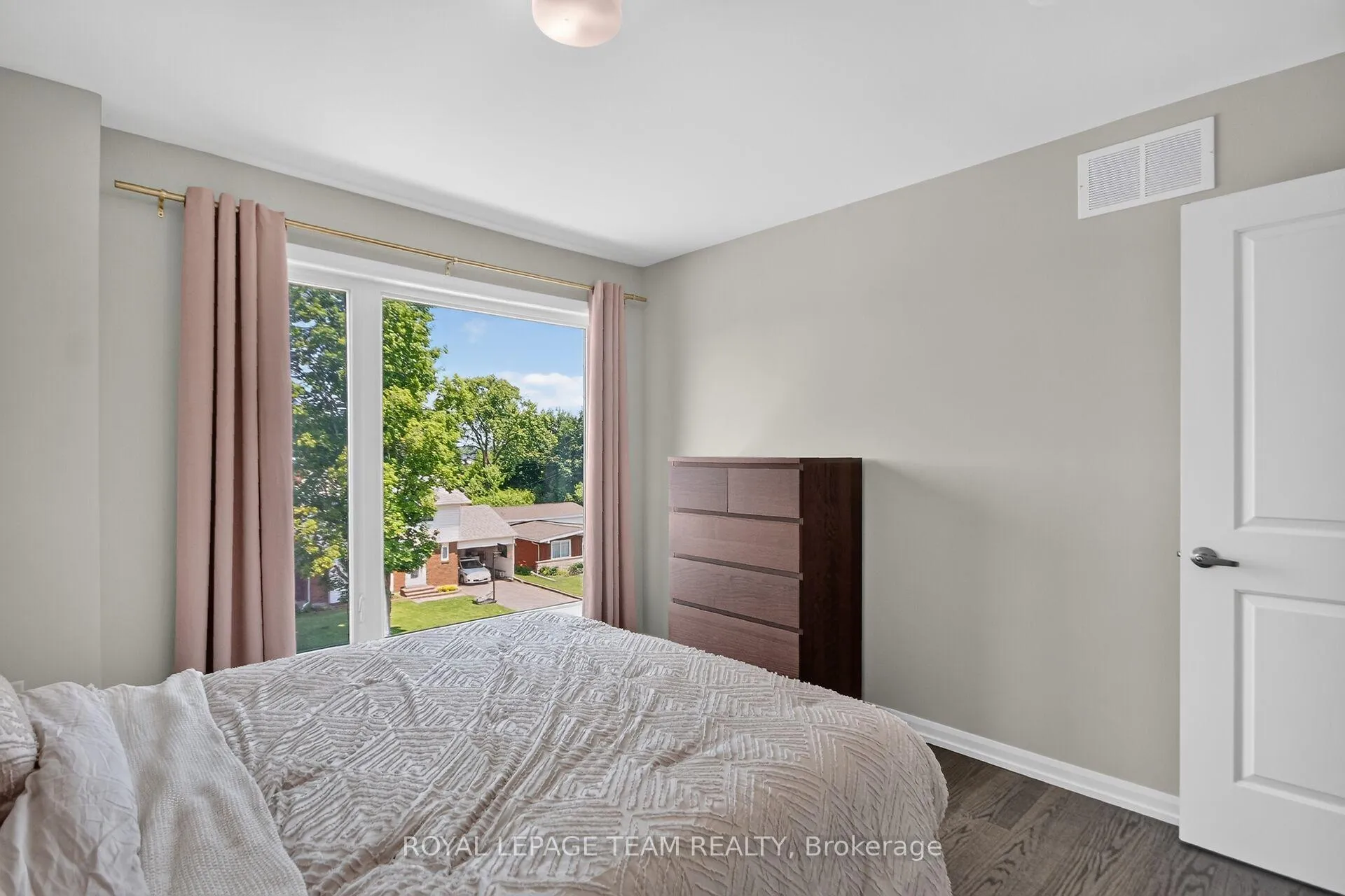 Photo 26 of 2706 Draper Avenue, Ottawa, Redwood Park — HOMEH