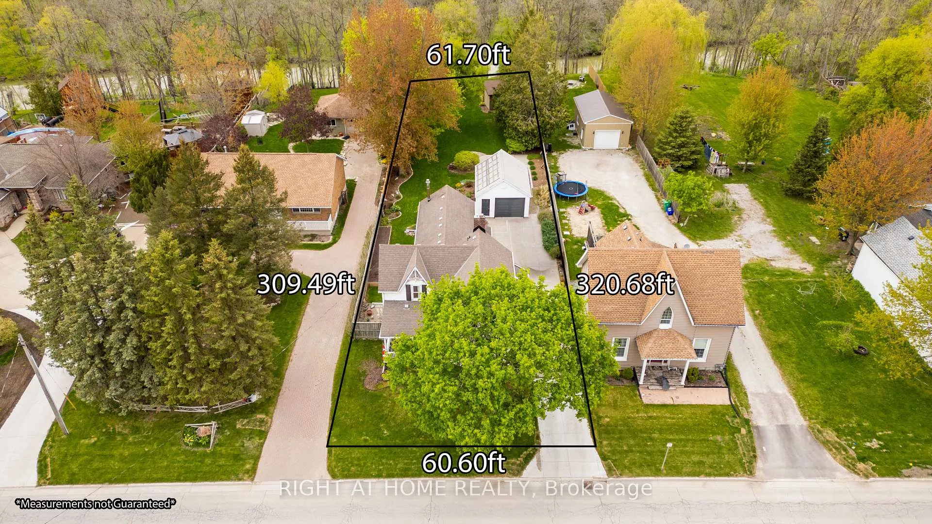 Photo 3 of 4332 Petrolia Line, Enniskillen, Petrolia — HOMEH