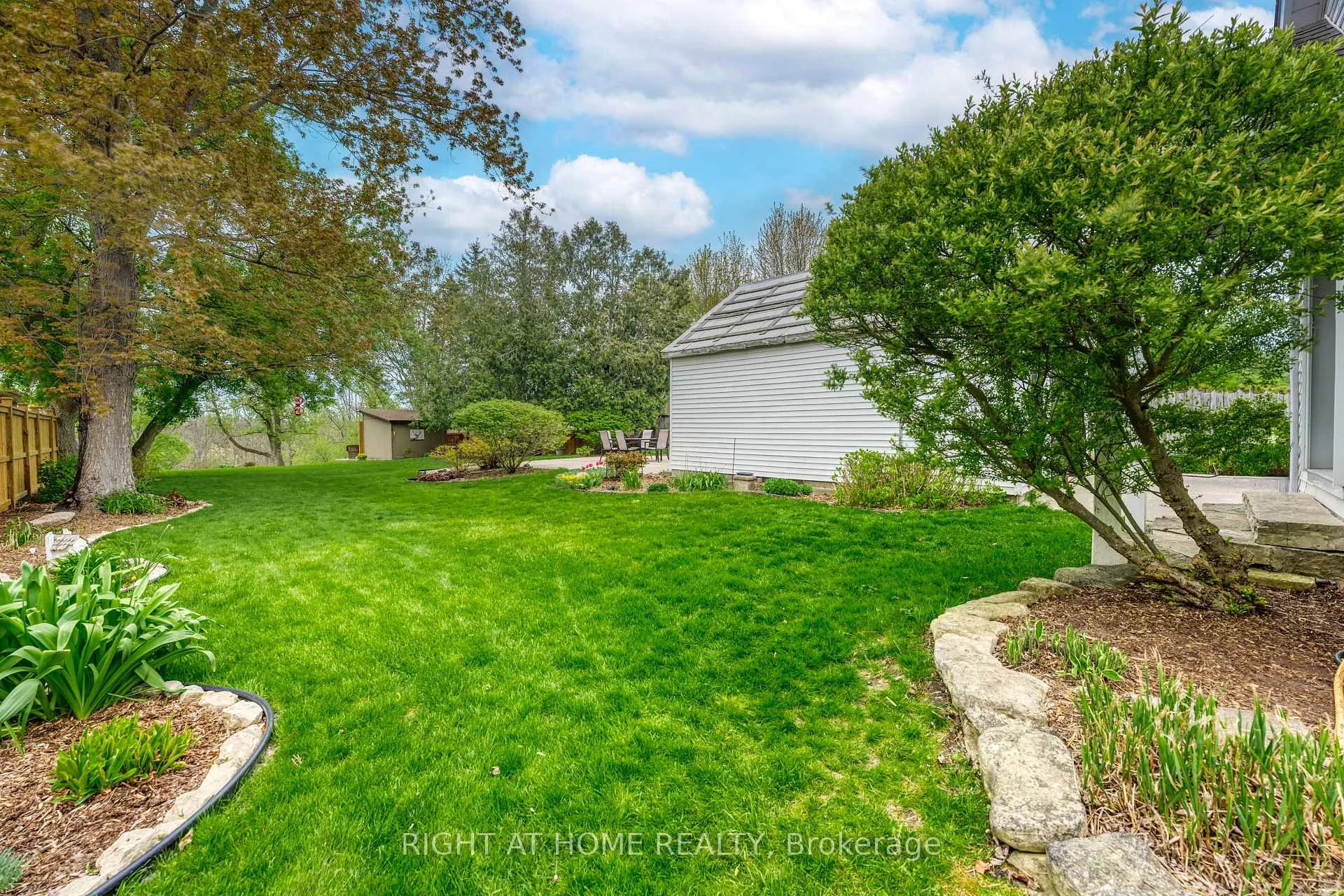 Photo 8 of 4332 Petrolia Line, Enniskillen, Petrolia — HOMEH