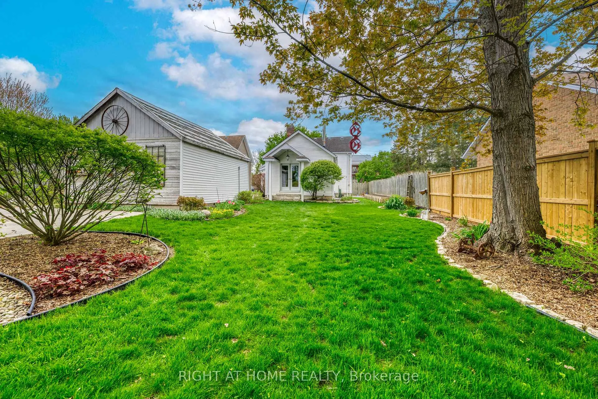 Photo 11 of 4332 Petrolia Line, Enniskillen, Petrolia — HOMEH