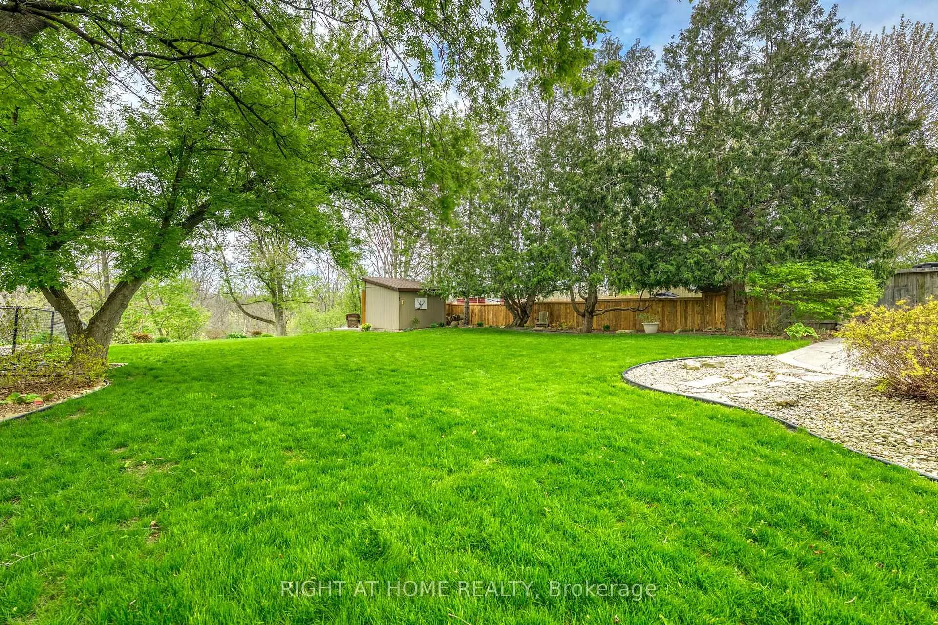 Photo 12 of 4332 Petrolia Line, Enniskillen, Petrolia — HOMEH