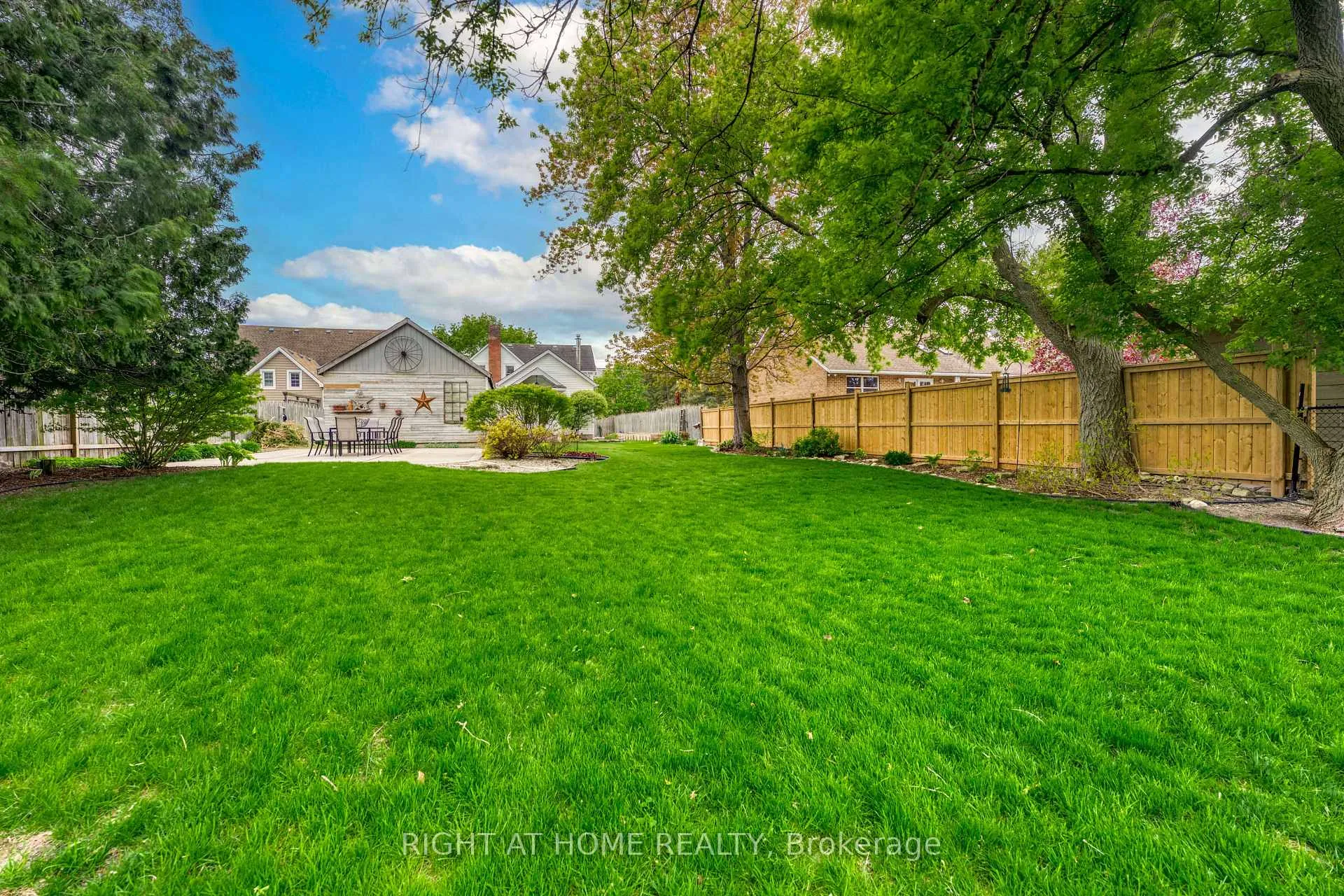 Photo 13 of 4332 Petrolia Line, Enniskillen, Petrolia — HOMEH