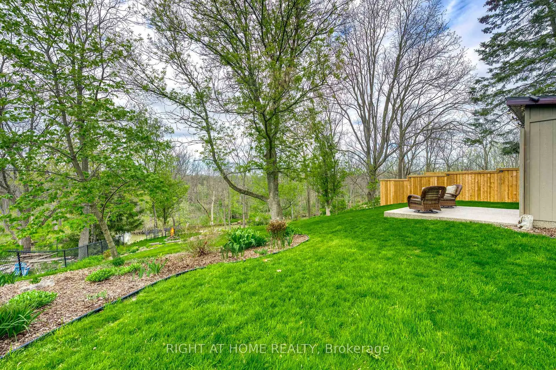 Photo 14 of 4332 Petrolia Line, Enniskillen, Petrolia — HOMEH