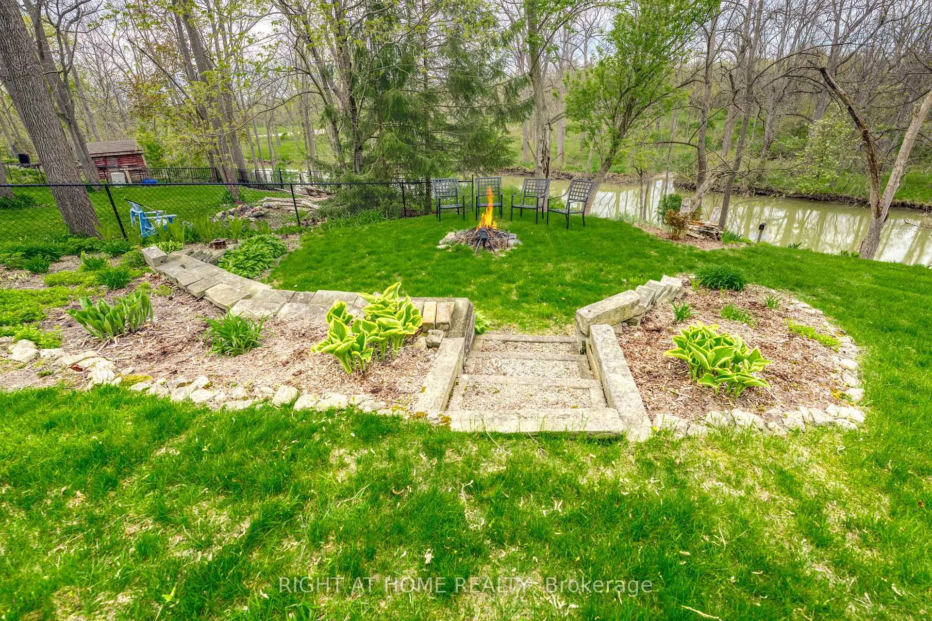 Photo 15 of 4332 Petrolia Line, Enniskillen, Petrolia — HOMEH