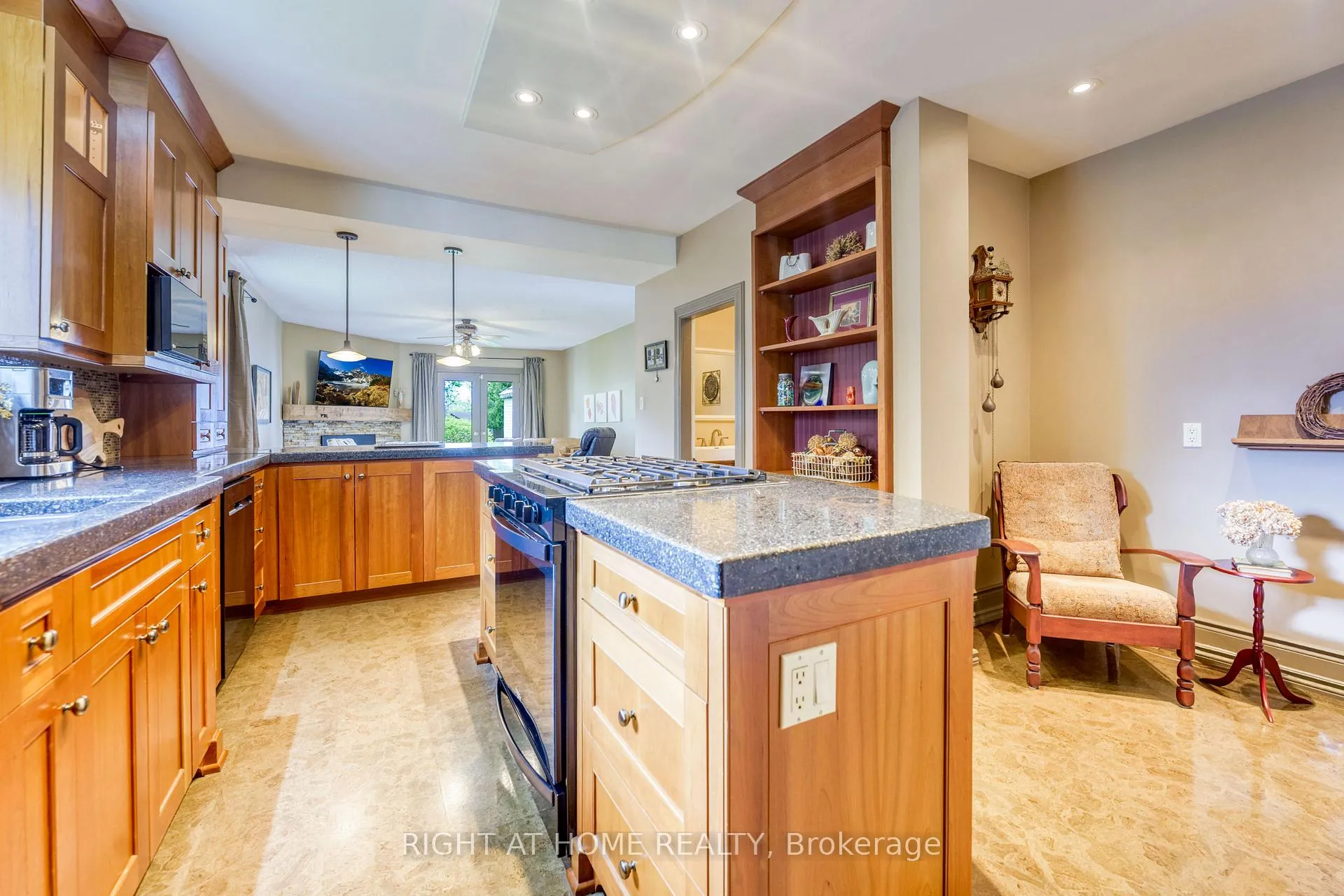 Photo 24 of 4332 Petrolia Line, Enniskillen, Petrolia — HOMEH