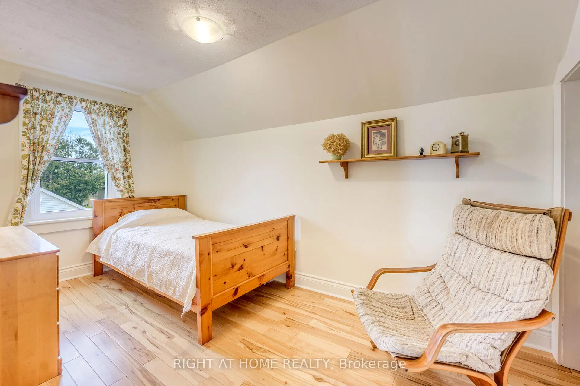 Photo 32 of 4332 Petrolia Line, Enniskillen, Petrolia — HOMEH