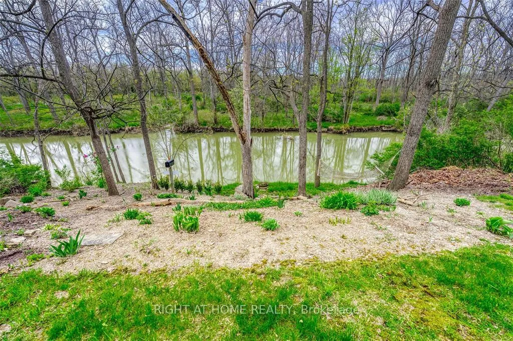 Photo 36 of 4332 Petrolia Line, Enniskillen, Petrolia — HOMEH