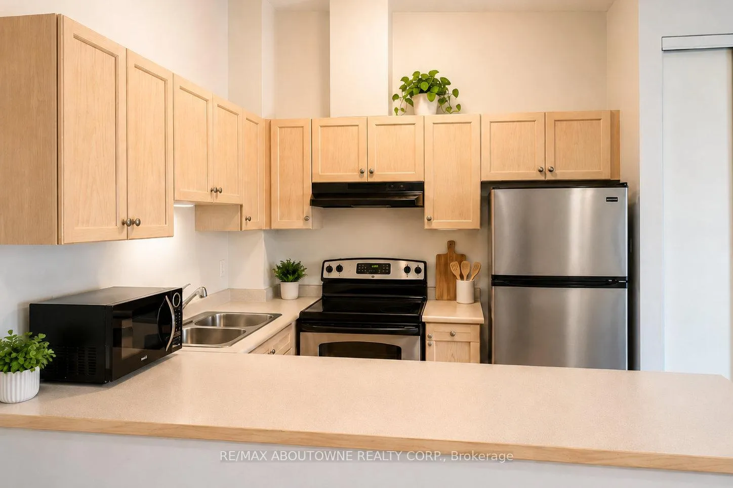 Photo 3 of Unit 906, 4140 Foxwood Drive, Burlington, Tansley — HOMEH