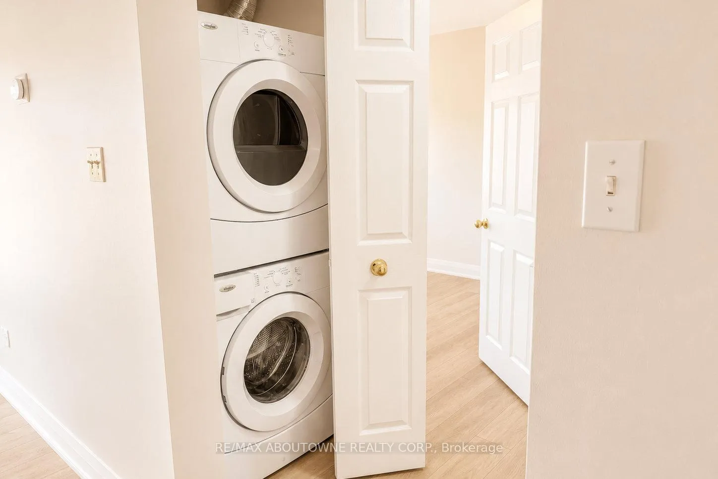 Photo 9 of Unit 906, 4140 Foxwood Drive, Burlington, Tansley — HOMEH