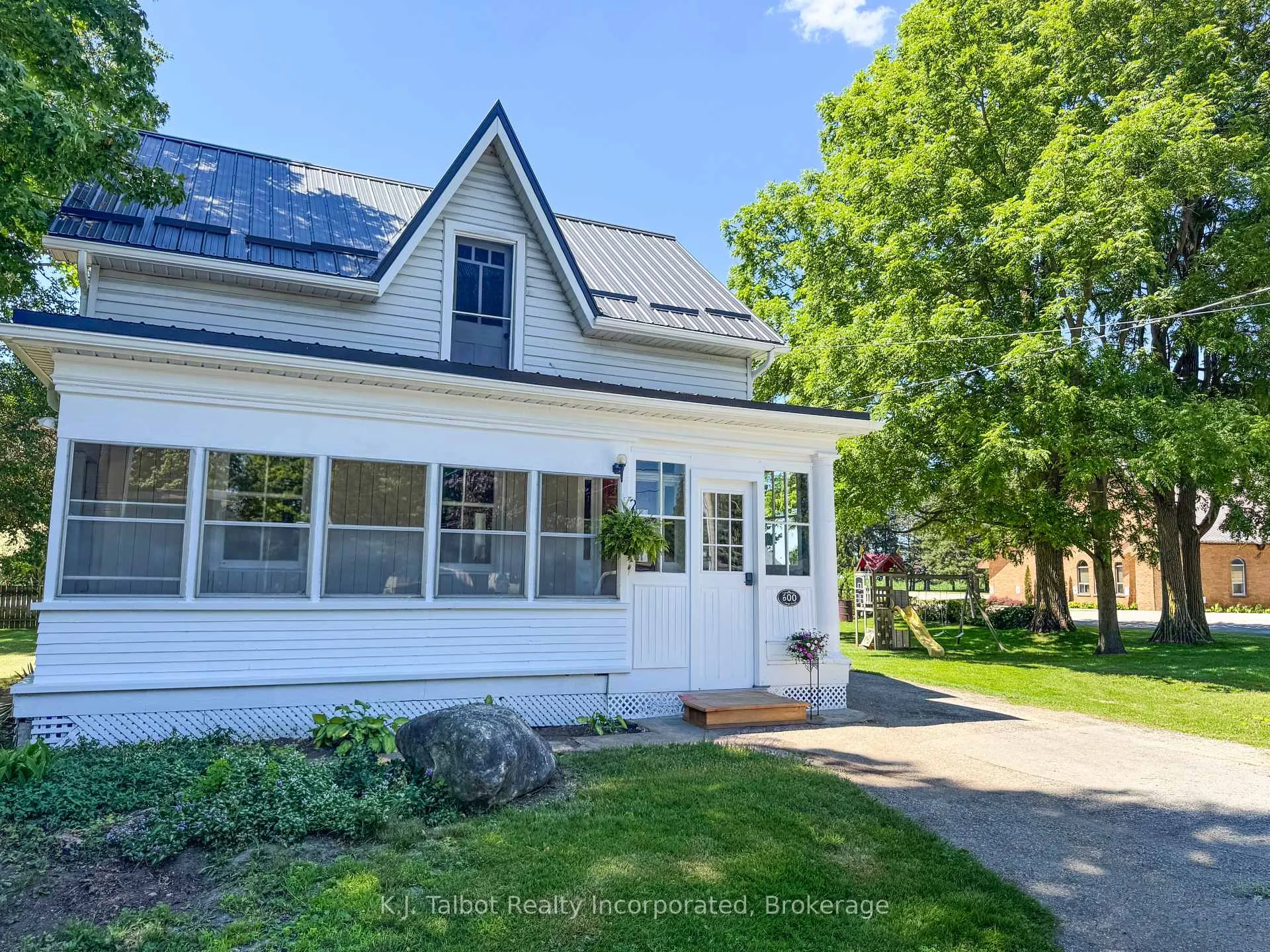 Photo 1 of 600 Fishleigh Street, Huron East, Brussels — HOMEH