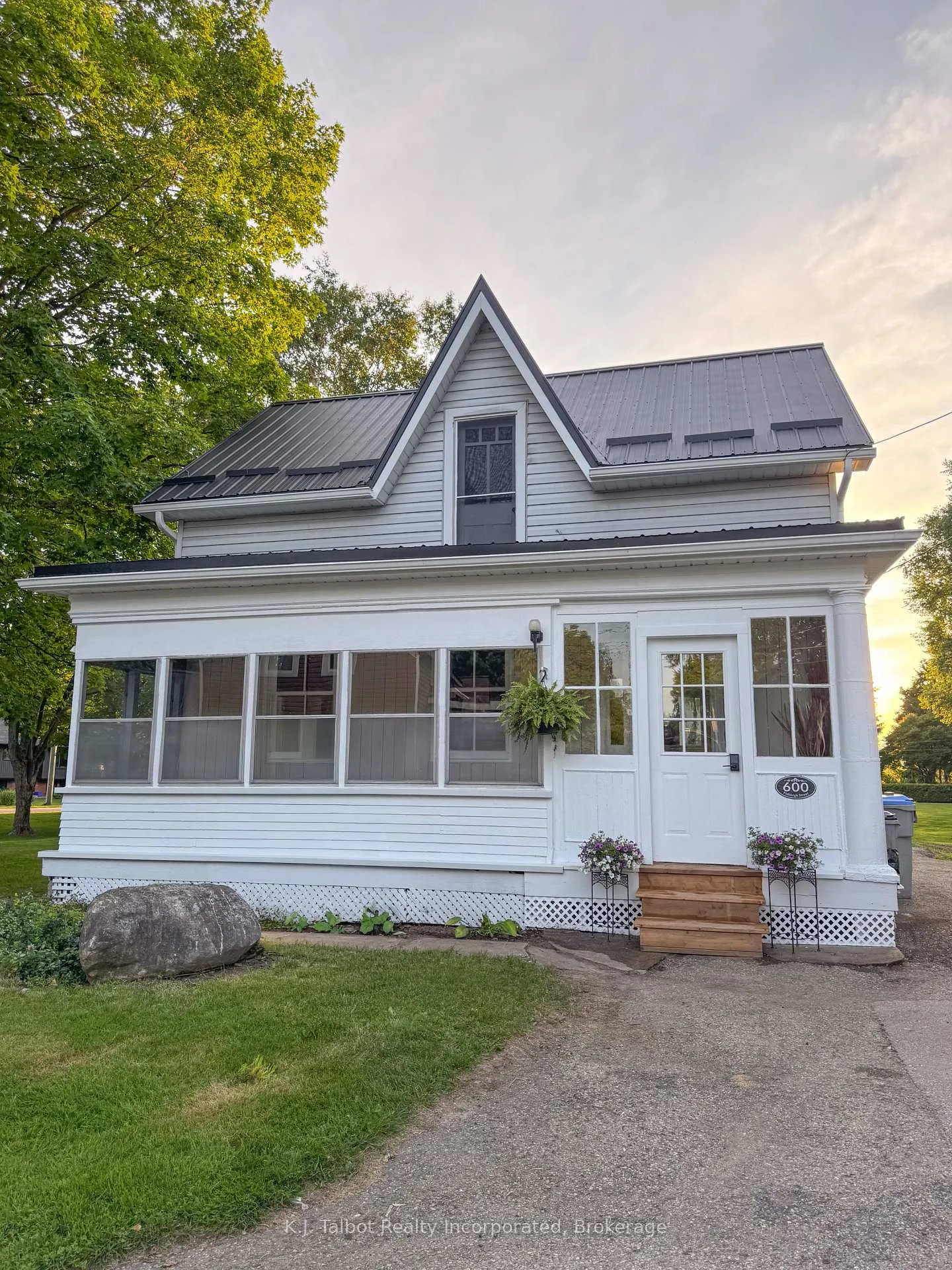 Photo 2 of 600 Fishleigh Street, Huron East, Brussels — HOMEH