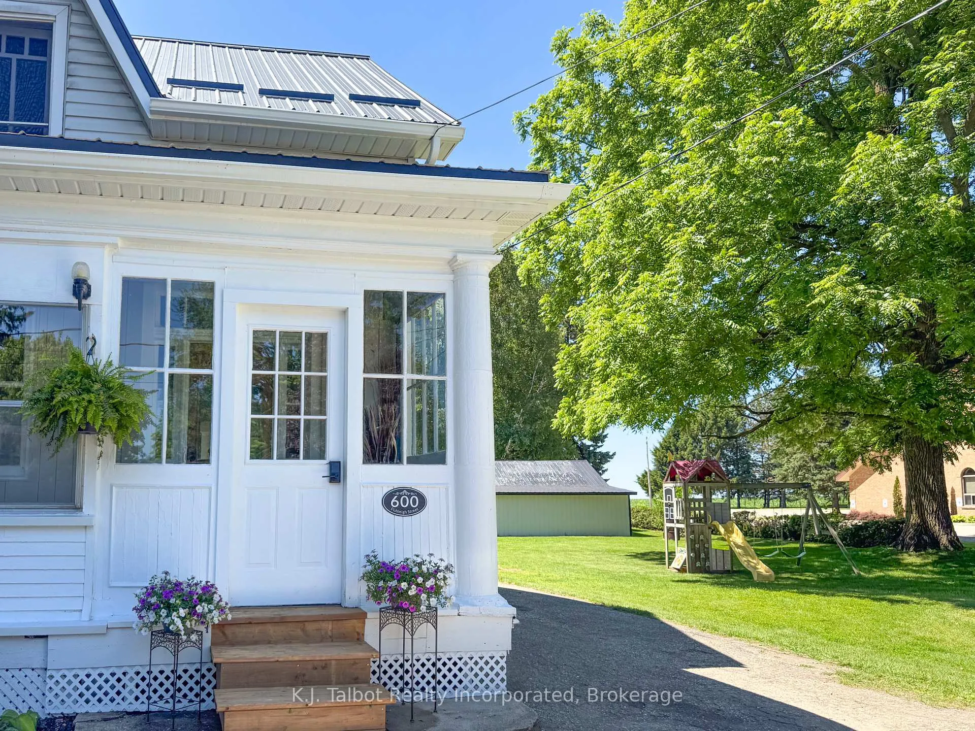 Photo 3 of 600 Fishleigh Street, Huron East, Brussels — HOMEH