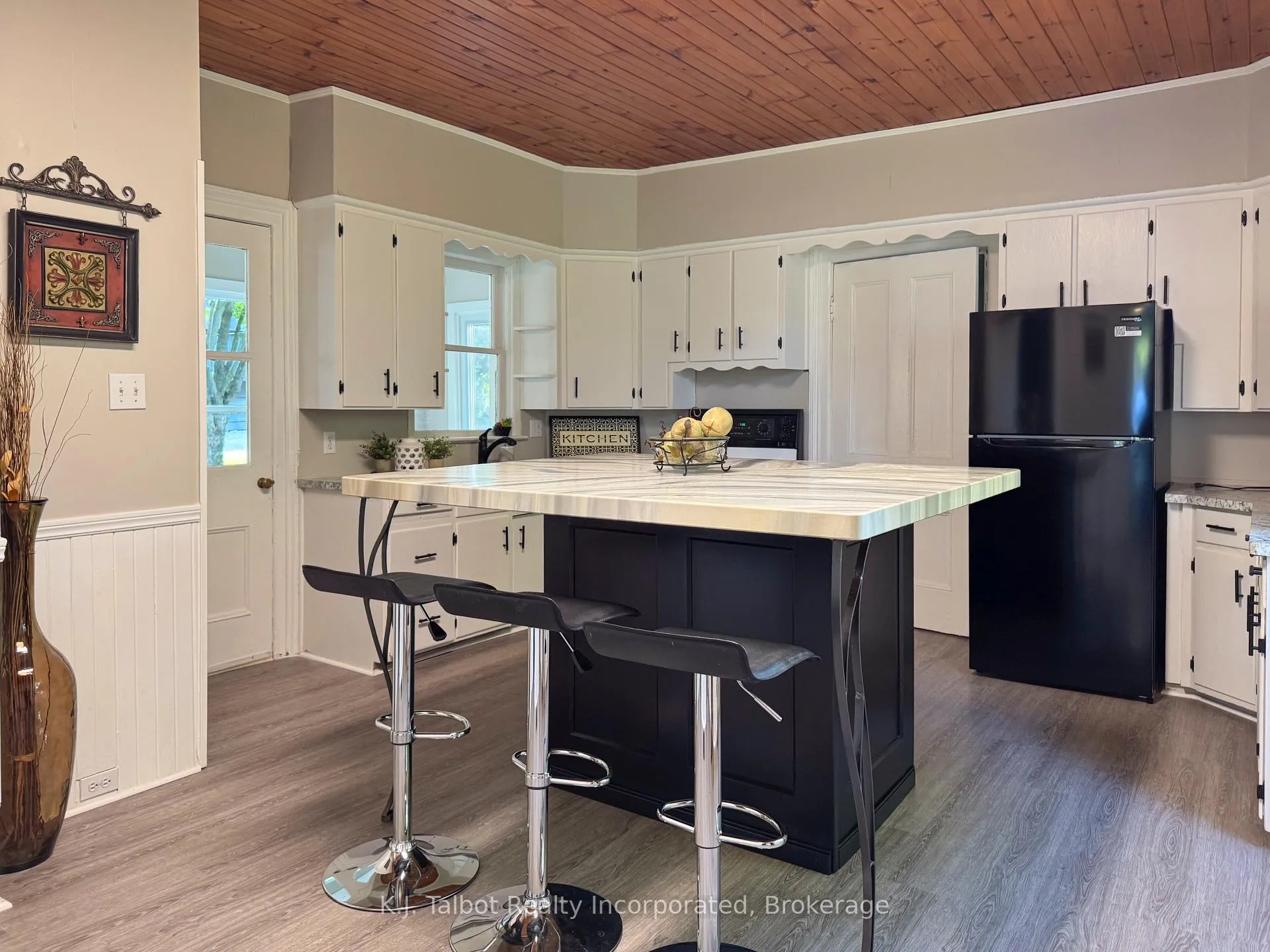 Photo 12 of 600 Fishleigh Street, Huron East, Brussels — HOMEH