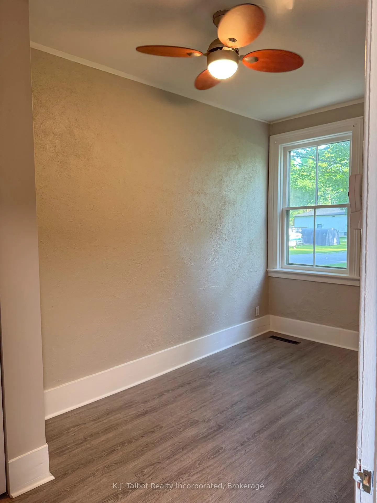 Photo 14 of 600 Fishleigh Street, Huron East, Brussels — HOMEH