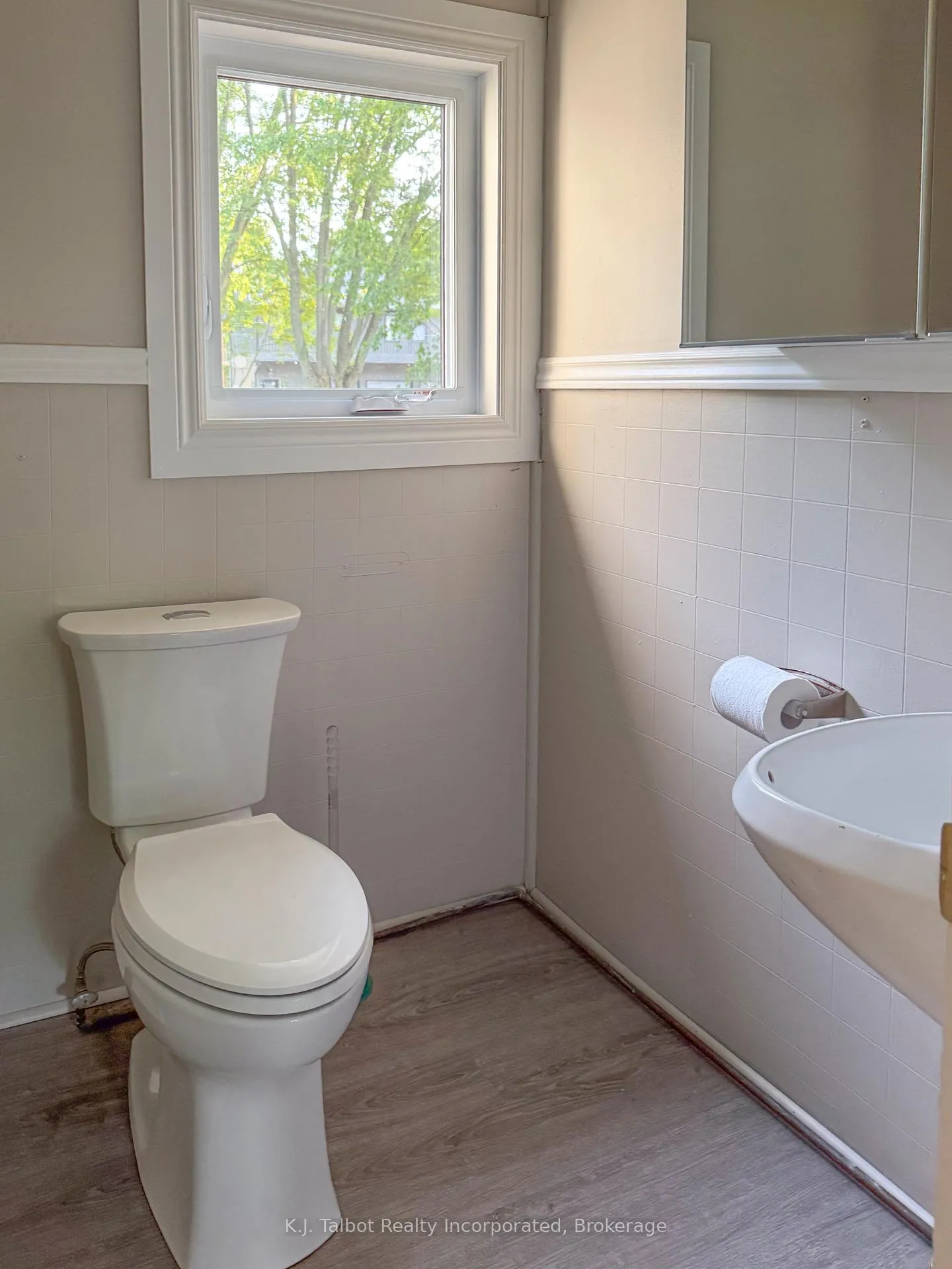 Photo 15 of 600 Fishleigh Street, Huron East, Brussels — HOMEH