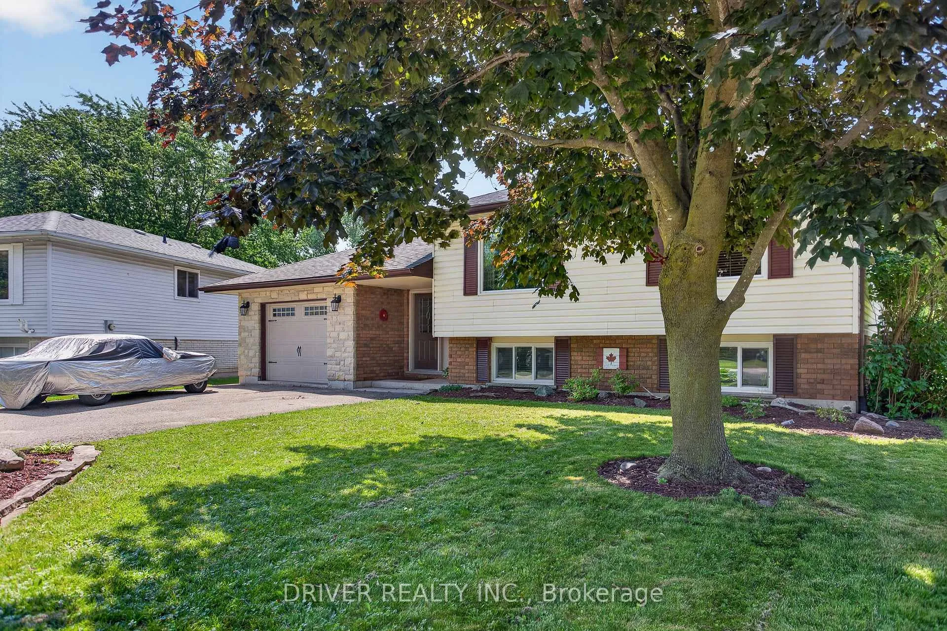 Photo 2 of 24 Hawthorne Crescent, Aylmer — HOMEH