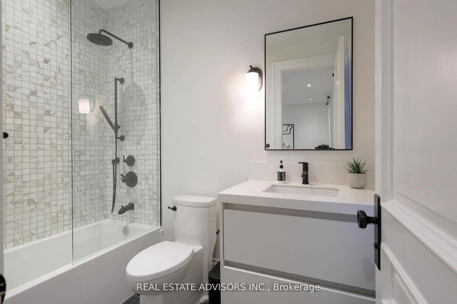Photo 61 of 20 Arrowstook Road, North York, Bayview Village — HOMEH