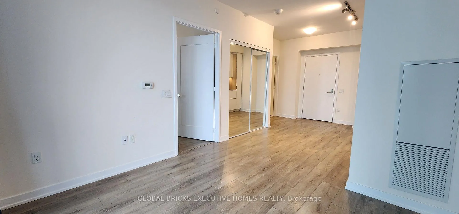 Photo 8 of Unit 4503, 28 Freeland Street, Toronto, Waterfront Communities — HOMEH