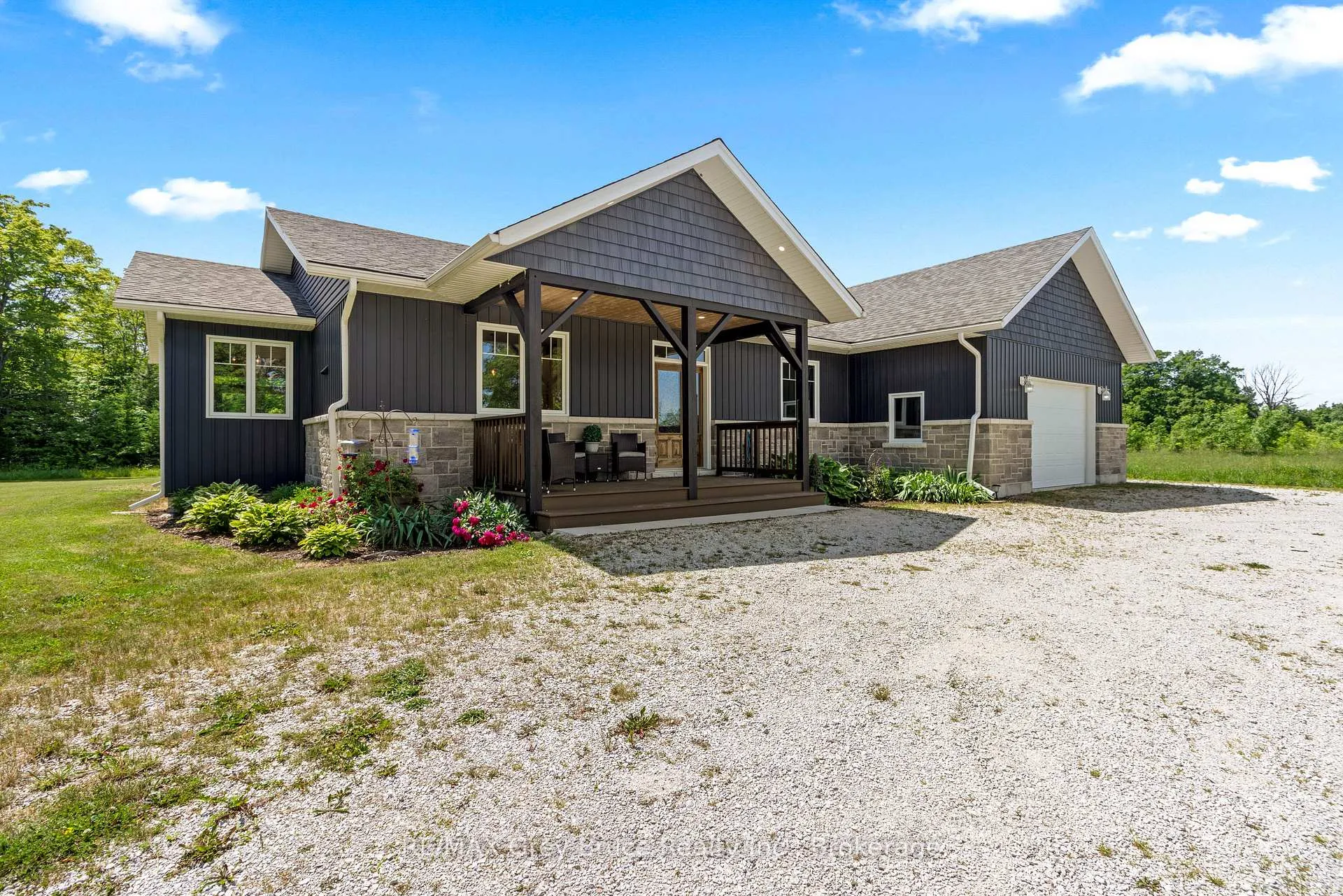 Photo of 1379 West Road