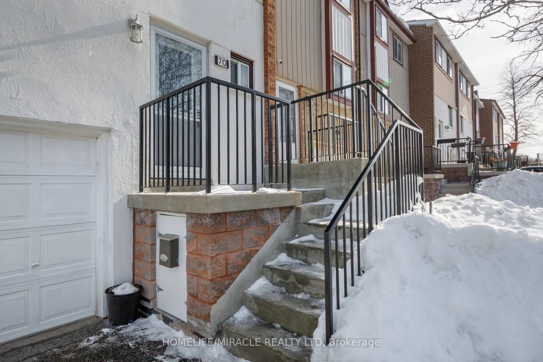 Photo 2 of Unit 51, 70 Moregate Crescent, Brampton, Central Park — HOMEH