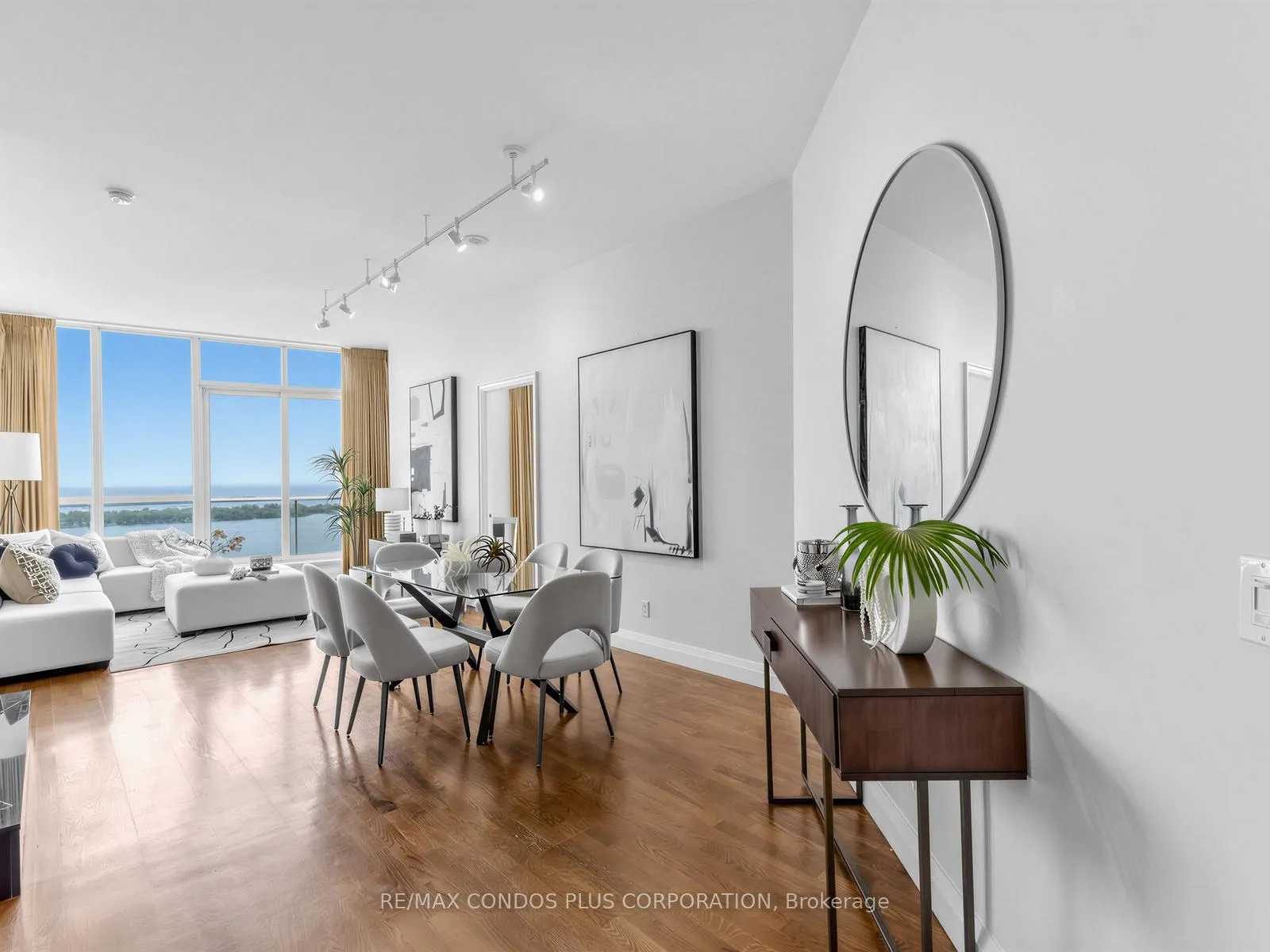 Photo 5 of Unit PH2, 208 Queens Quay W, Toronto, Waterfront Communities — HOMEH