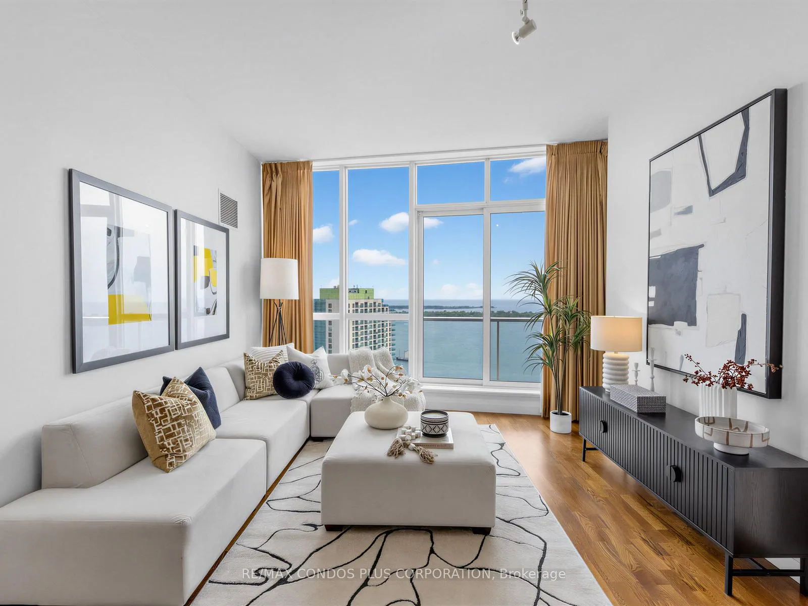 Photo 10 of Unit PH2, 208 Queens Quay W, Toronto, Waterfront Communities — HOMEH