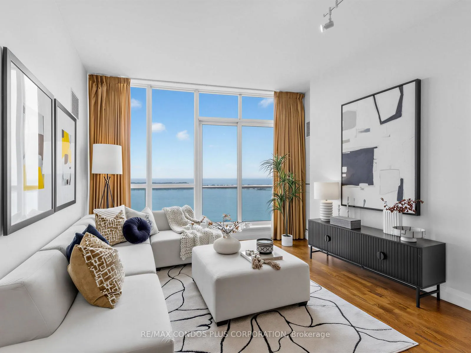 Photo 11 of Unit PH2, 208 Queens Quay W, Toronto, Waterfront Communities — HOMEH