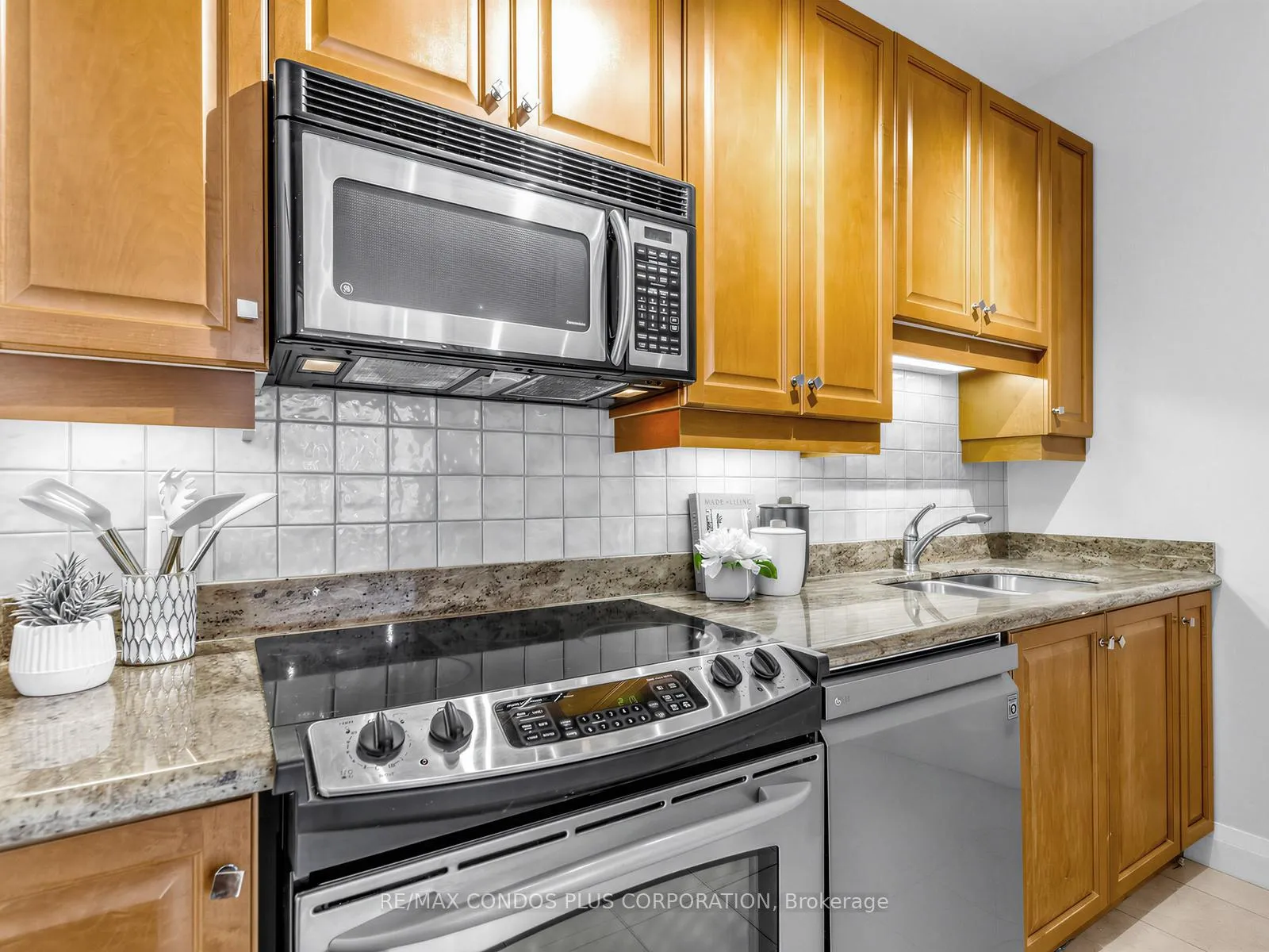 Photo 15 of Unit PH2, 208 Queens Quay W, Toronto, Waterfront Communities — HOMEH