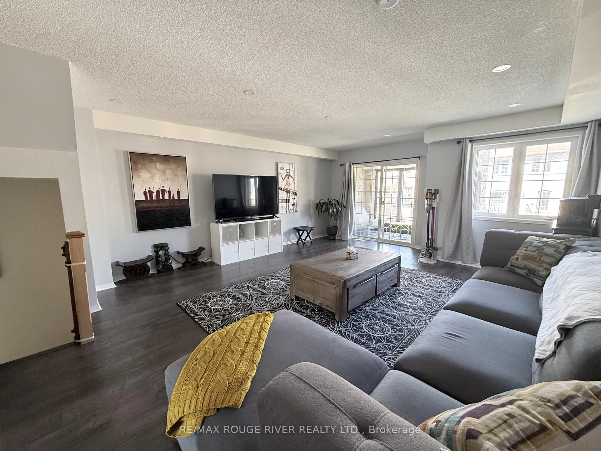 Photo 13 of 906 Audley Road N, Ajax, Central East — HOMEH
