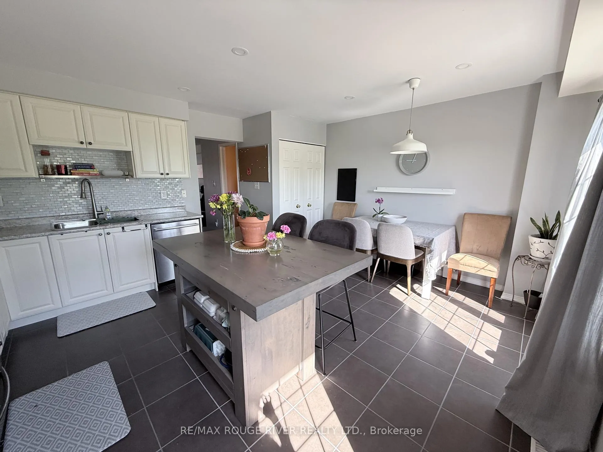 Photo 23 of 906 Audley Road N, Ajax, Central East — HOMEH