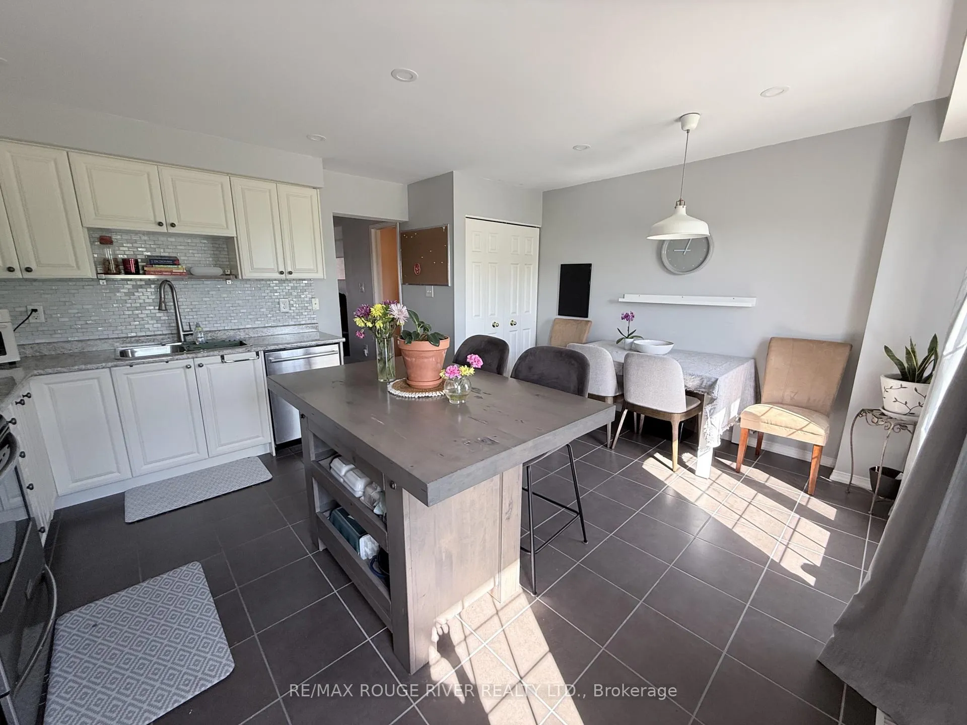 Photo 24 of 906 Audley Road N, Ajax, Central East — HOMEH