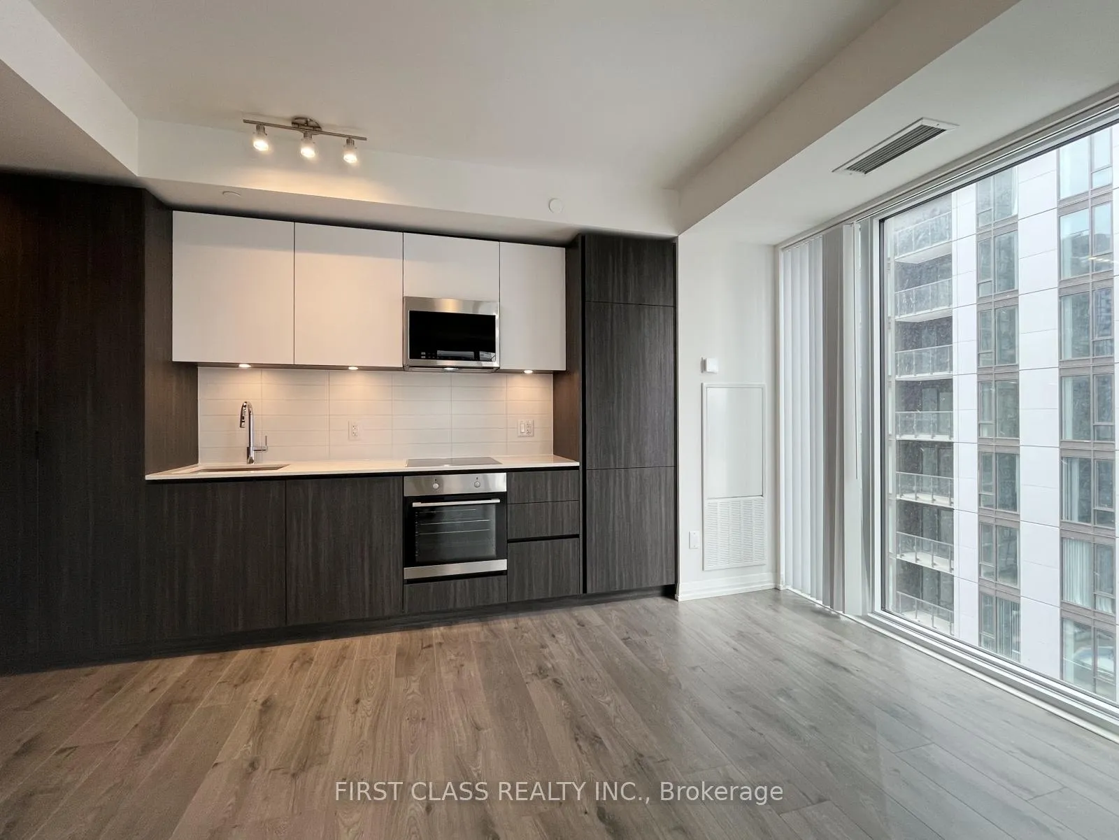 Photo 5 of Unit 3205, 8 Widmer Street, Toronto, Waterfront Communities — HOMEH